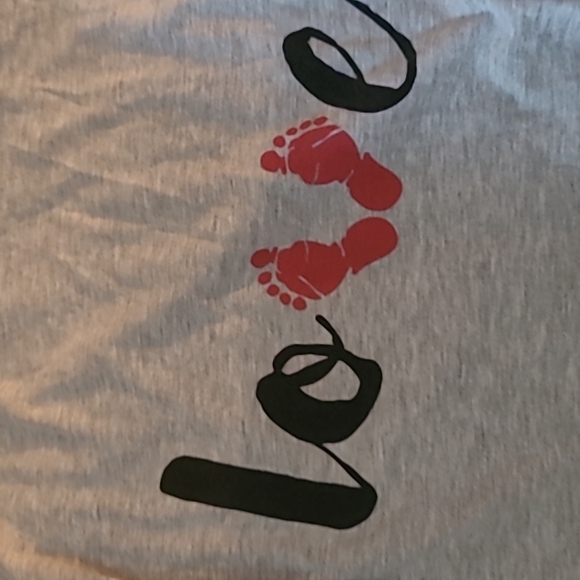 V-neck maternity T-shirt - Picture 2 of 5